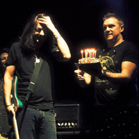 So last night in Brighton I was presented with a birthday cake on stage, and the audience sang 'Happy Birthday'!!! ???? It was such a wonderful surprise!!! ?? And thank you to my friend Isabel Ortiz for taking the picture... 